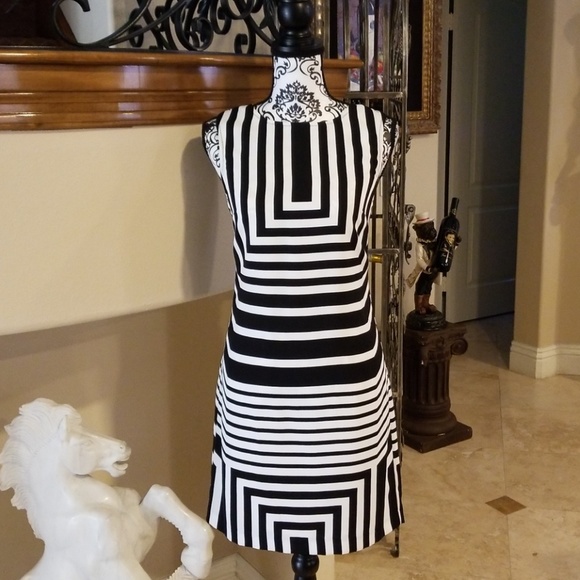 Oasis Dresses & Skirts - 🖤OASIS STRIPED SHIFT DRESS🖤